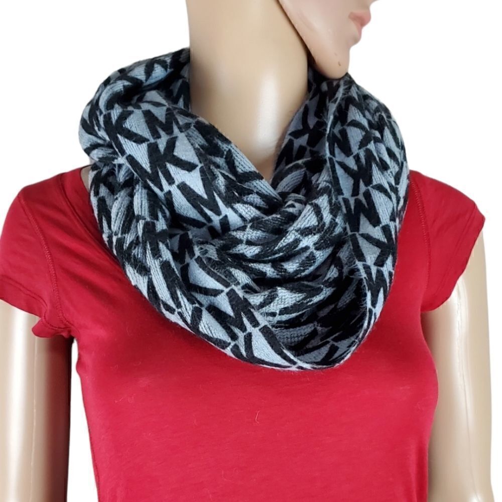 Michael Michael Kors Gray & Black Infinity Scarf